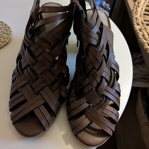 Easy Street Brown Woven Sandals/Size 7.5 Heels
